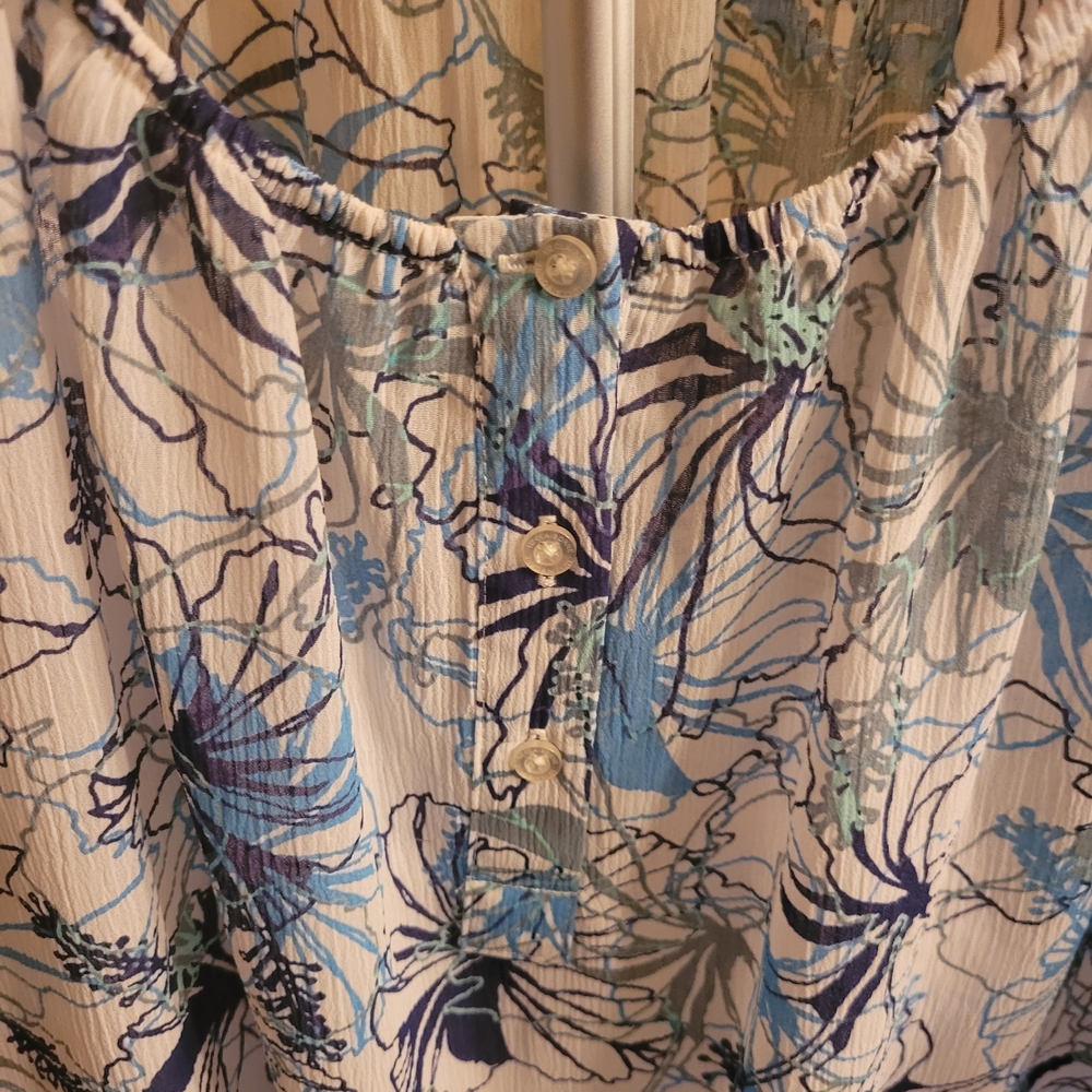 Liz Clairborne Floral Blue and White Women's Top - Picture 2 of 5